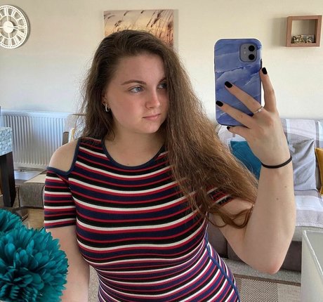 Bustybritishbrunette