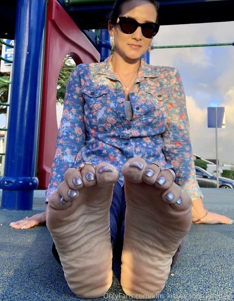 Kimkissesfootgoddess