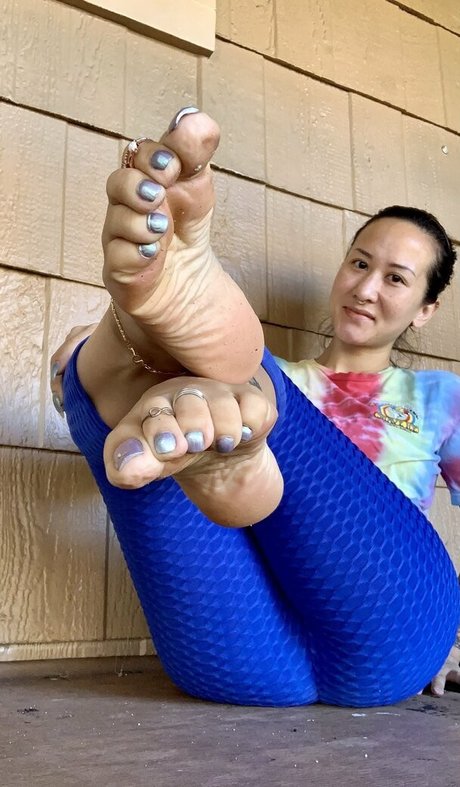 Kimkissesfootgoddess