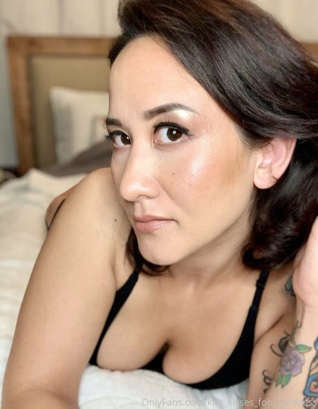 Kimkissesfootgoddess