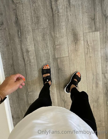 Femboyangiesfeet