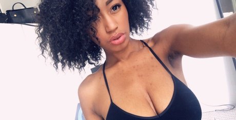 Nia Simone