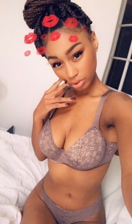 Nia Simone