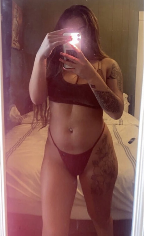 Nacktes geleaktes OnlyFans-Foto von Aaliyahceleste