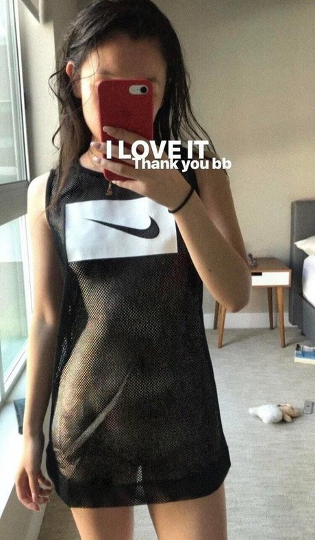 Nacktes geleaktes OnlyFans-Foto von Olivia Sui