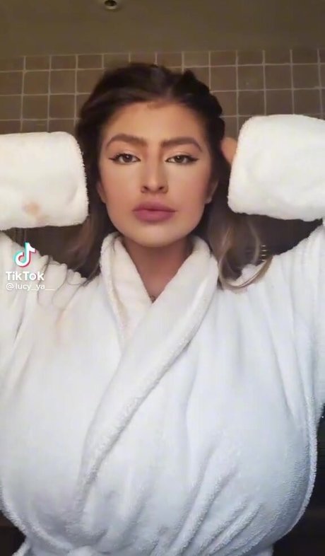 Nacktes geleaktes OnlyFans-Foto von Lucy Ya