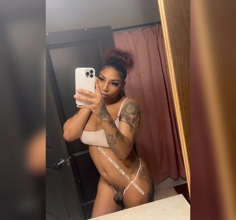 Nacktes geleaktes OnlyFans-Foto von Ts Aliyah Angels