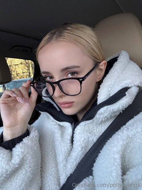 Nacktes geleaktes OnlyFans-Foto von Polly Yangs