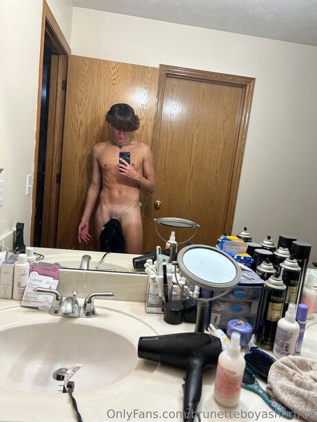 Brunetteboyasherfree