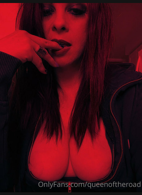 Nacktes geleaktes OnlyFans-Foto von Queen Of The Road