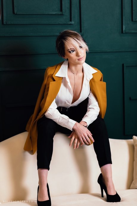 Thedaberrytwins Alex And Leah