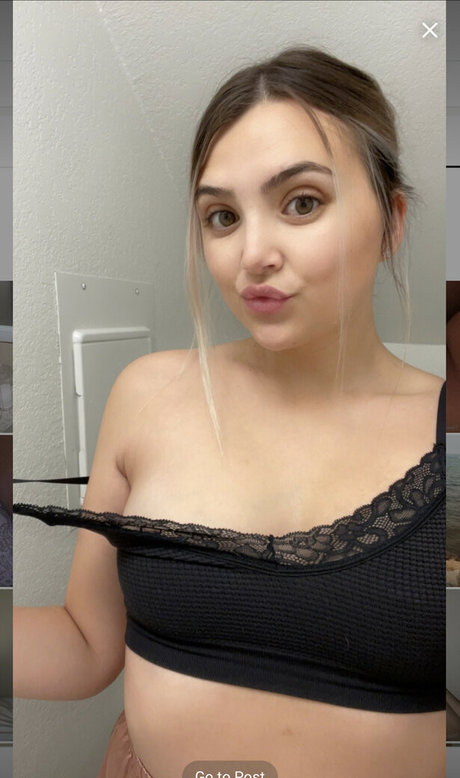 Nacktes geleaktes OnlyFans-Foto von Zoe Nicole