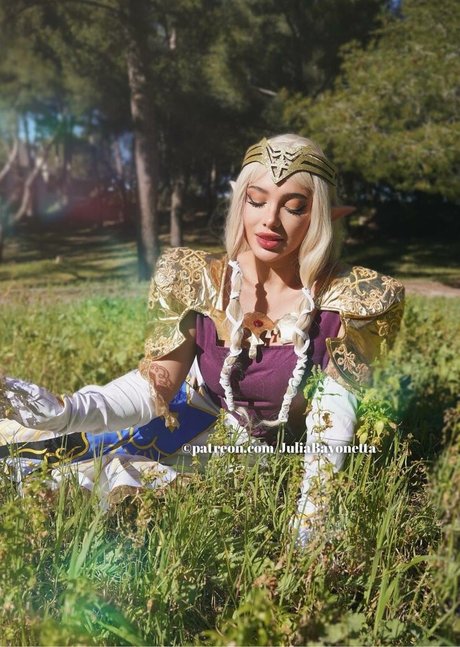 Julia Bayonetta