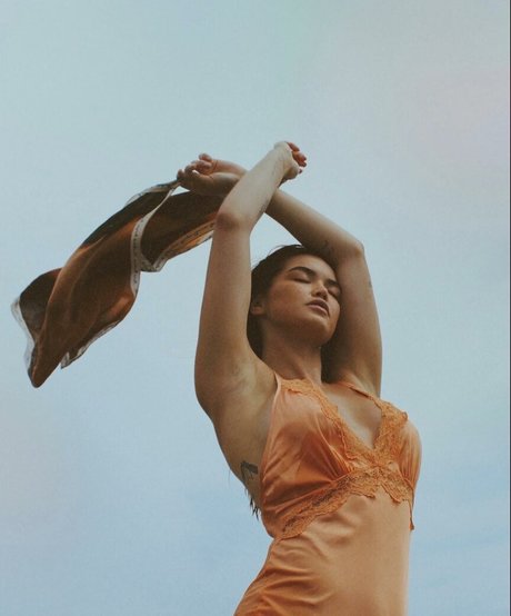 Nacktes geleaktes OnlyFans-Foto von Paris Berelc