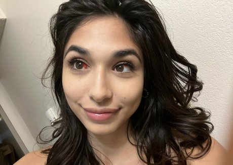 Nacktes geleaktes OnlyFans-Foto von Reina Rae