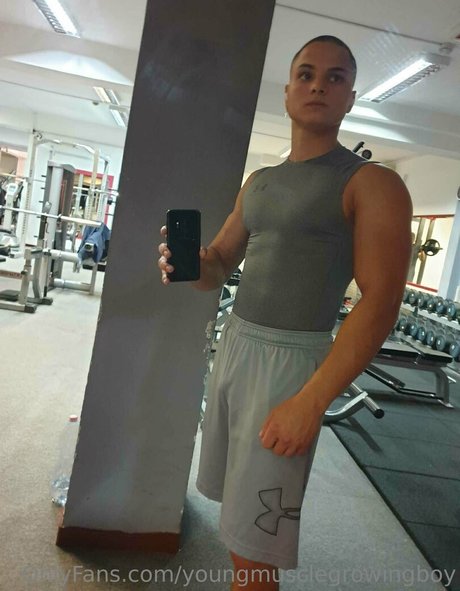 Youngmusclegrowingboy