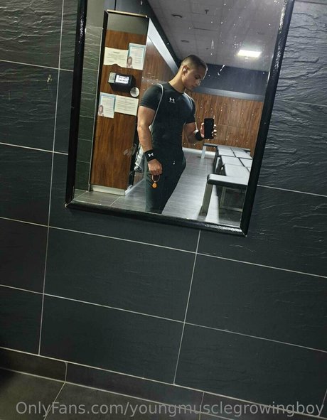 Youngmusclegrowingboy