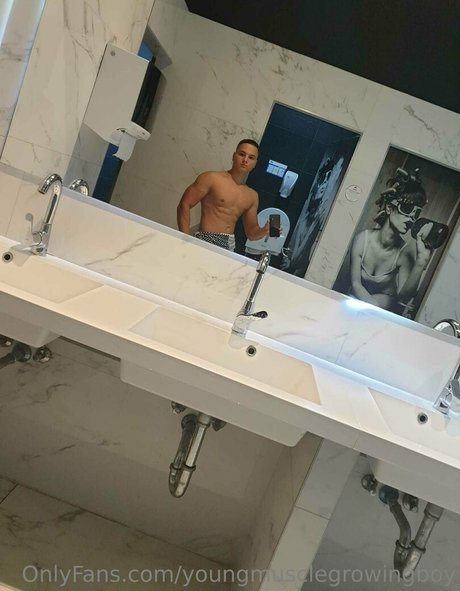 Youngmusclegrowingboy