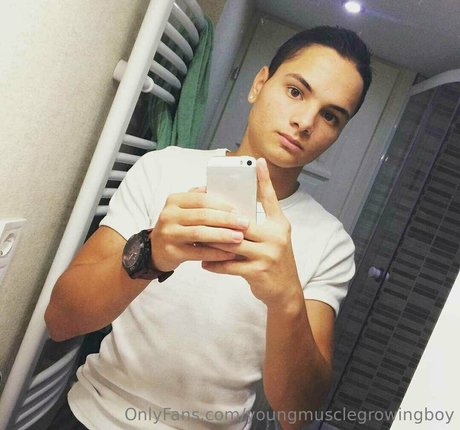 Youngmusclegrowingboy