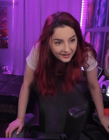 Anniefuchsia