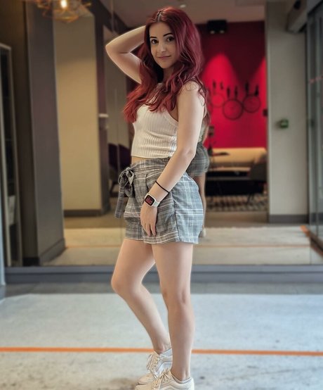 Anniefuchsia