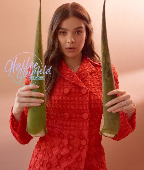 Hailee Steinfeld
