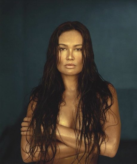 Tia Carrere