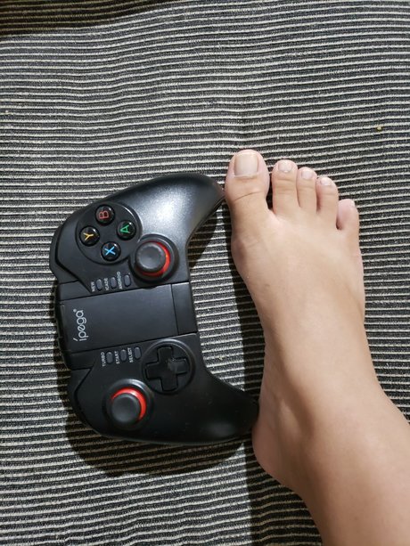 Nacktes geleaktes OnlyFans-Foto von Little Angels Foot