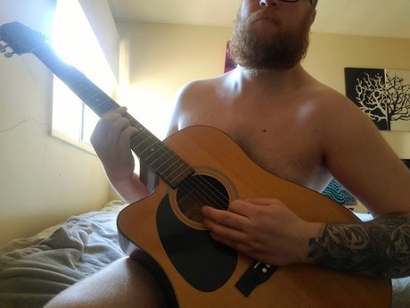 Nakedguitarman
