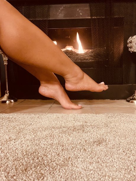 Prettyfeetprivilege24
