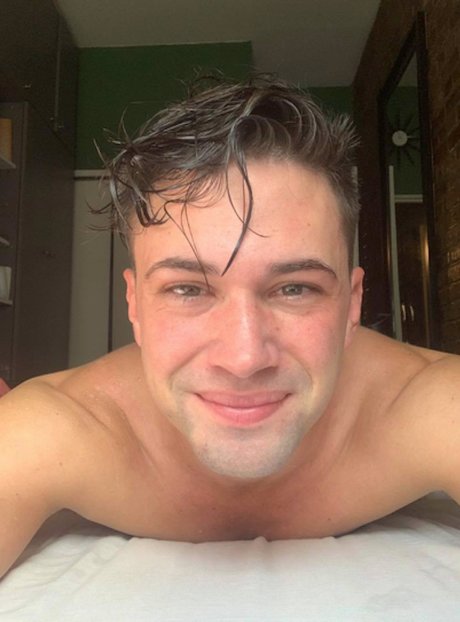 Nacktes geleaktes OnlyFans-Foto von Milo Hudson