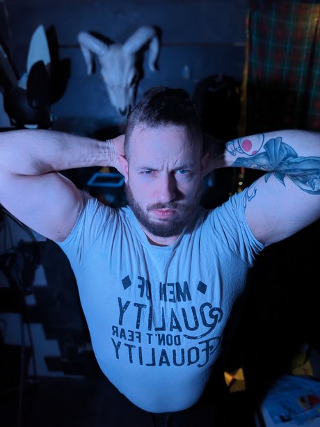 Nacktes geleaktes OnlyFans-Foto von Viking