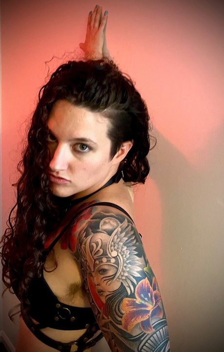 Queen Rose  11 Video Calls Ampamp Sexting 