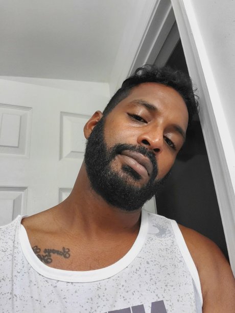 Nacktes geleaktes OnlyFans-Foto von Deen Truth