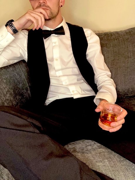 Mrd  Suited Man  Free Subcription