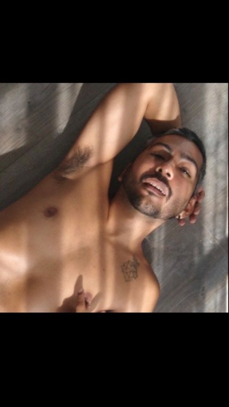 Ojos Negros Piel Canela