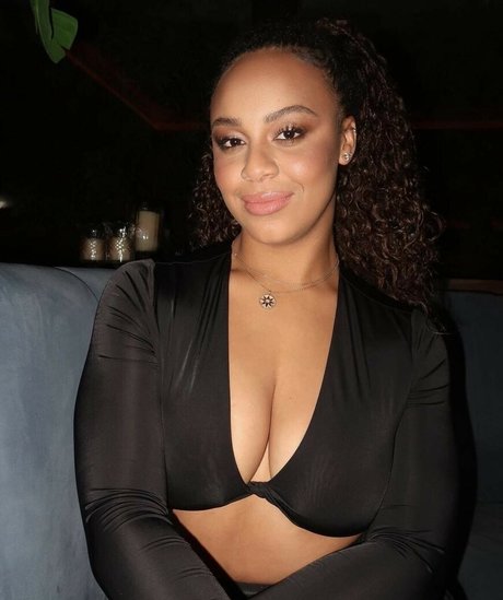Nia Sioux