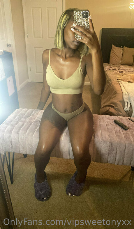 Vipsweetonyxx