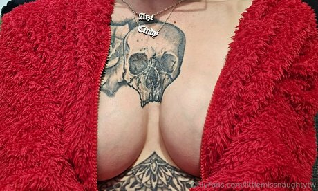 Littlemissnaughtytw