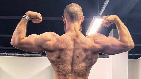Nacktes geleaktes OnlyFans-Foto von Musclebullpup