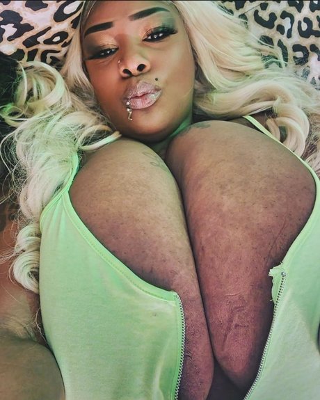 Nacktes geleaktes OnlyFans-Foto von Zariahjune