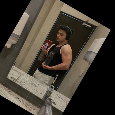 Nacktes geleaktes OnlyFans-Foto von Vampire Boyfriend