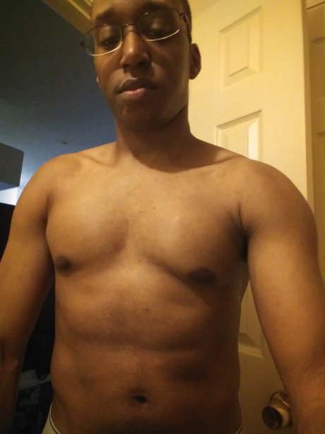 Nacktes geleaktes OnlyFans-Foto von Trav