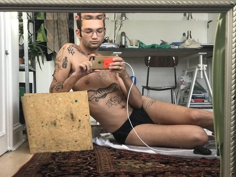 Nacktes geleaktes OnlyFans-Foto von Junior