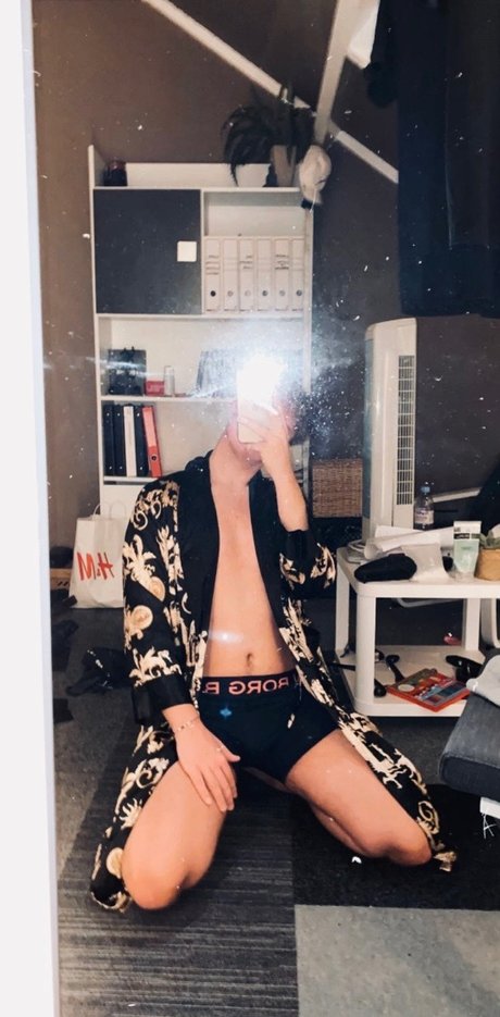 Nacktes geleaktes OnlyFans-Foto von N