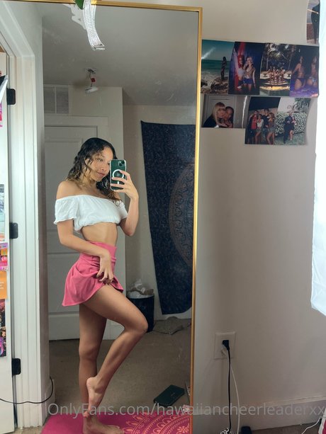 Hawaiian Cheerleader