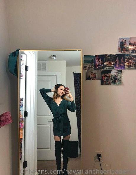 Hawaiian Cheerleader