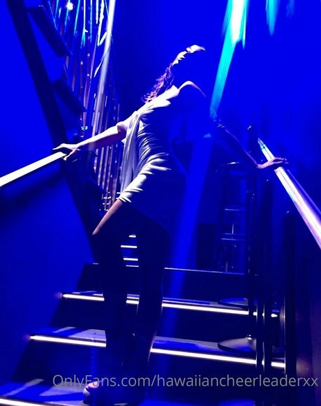 Hawaiian Cheerleader