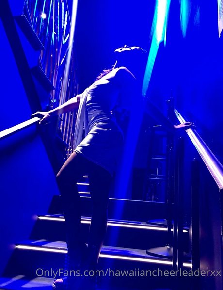 Hawaiian Cheerleader