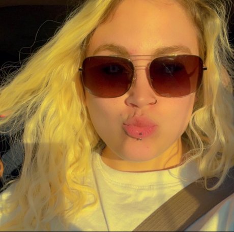 Nacktes geleaktes OnlyFans-Foto von Unicorn Baby